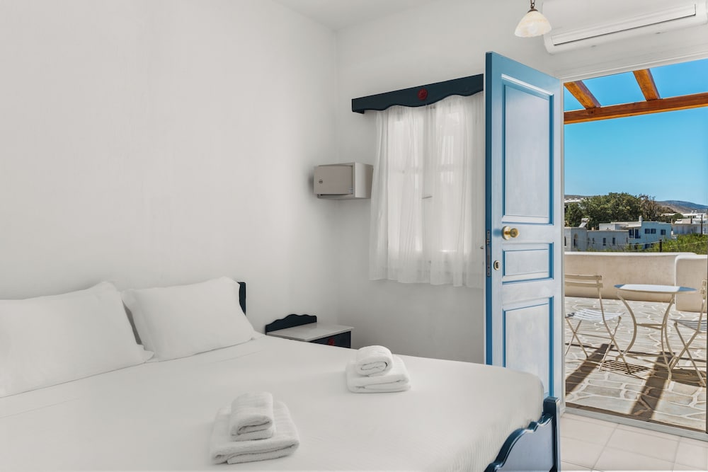 Paros Inn Hotel 11/50