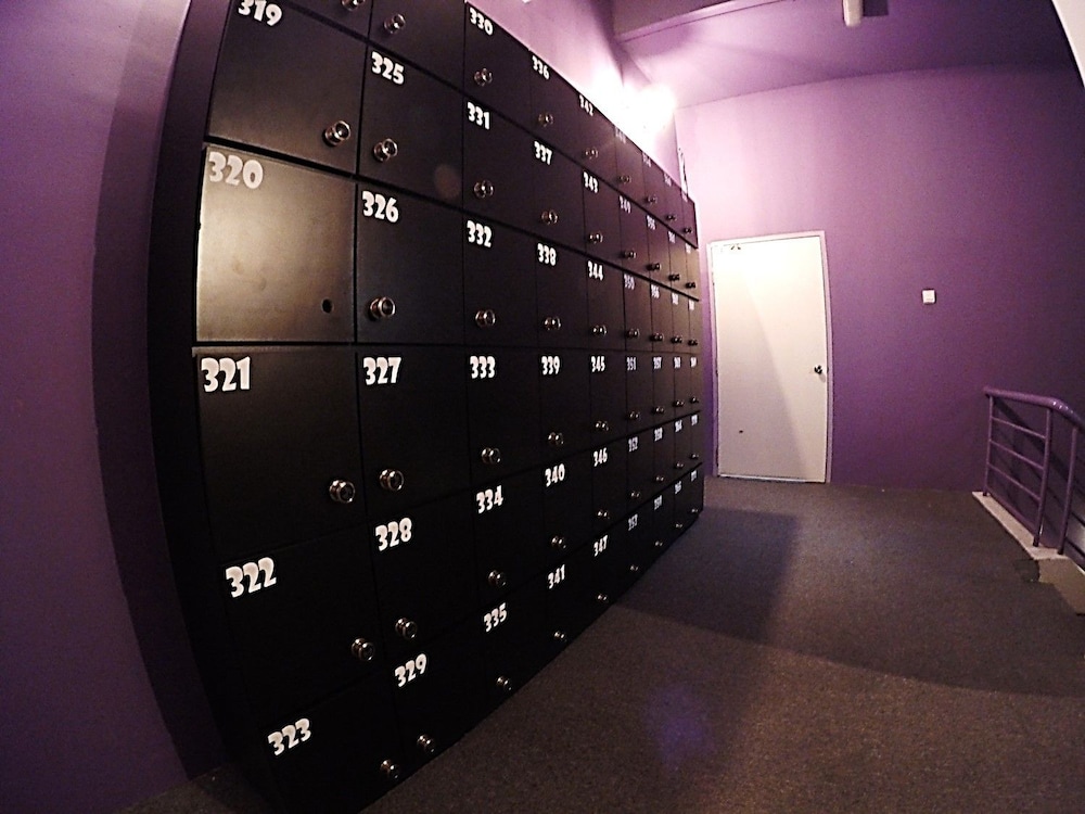 HereHotel.com 3/38