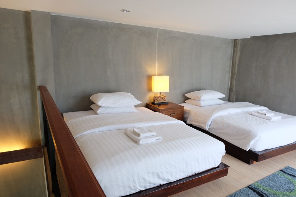 2 BEDROOMS, EXCLUSIVE, VILLA, COURTYARD AREA