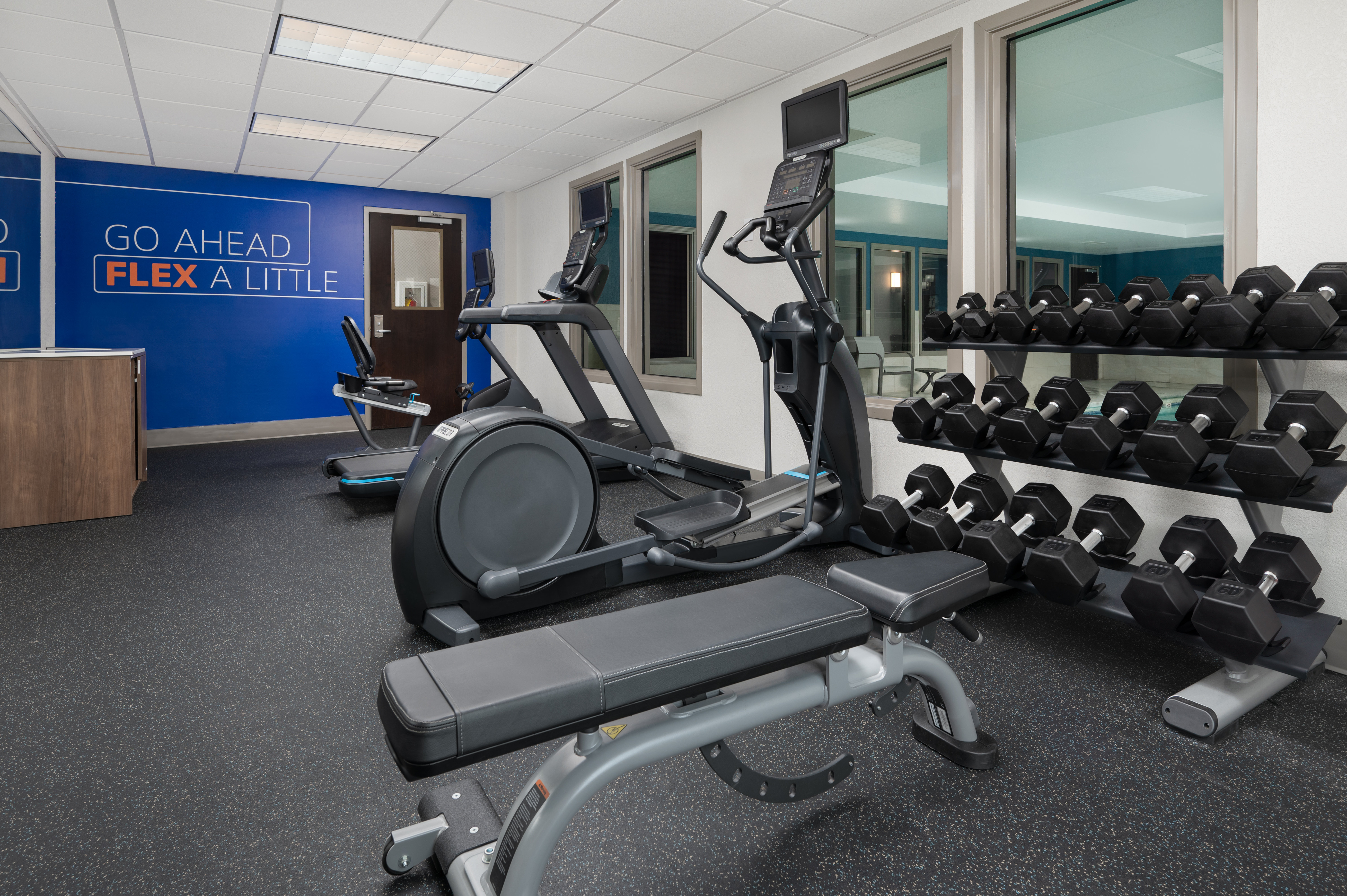 Holiday Inn Express Hotel Suites Newport South 46/79