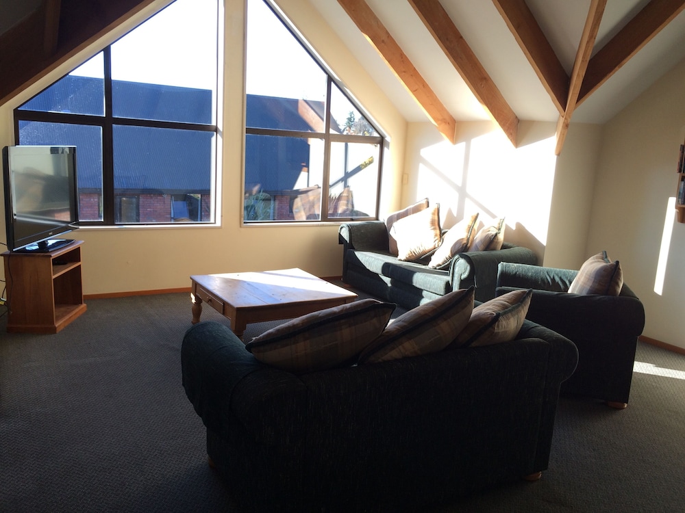 Snow Denn Lodge Hostel 27/48
