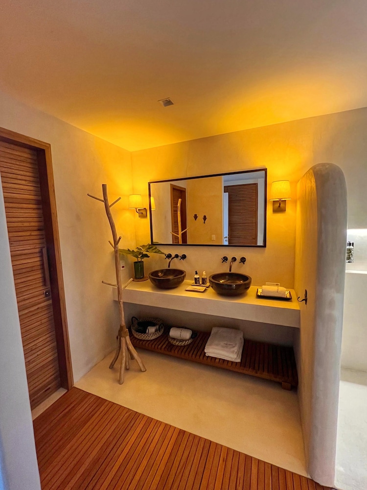 Vila d este Hotel 48/50