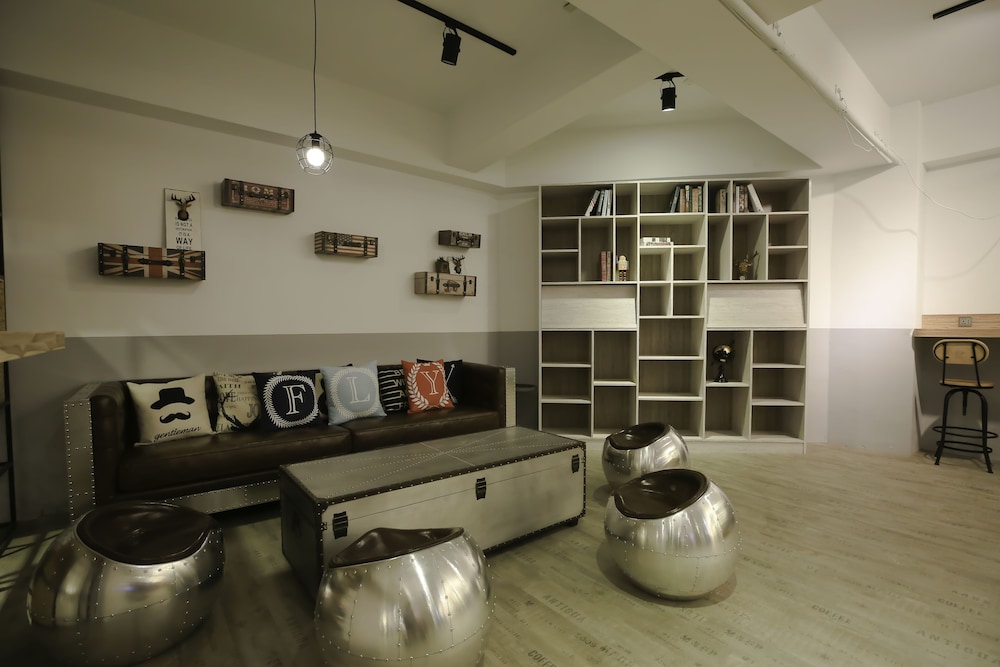 Flyinn Hostel 35/50