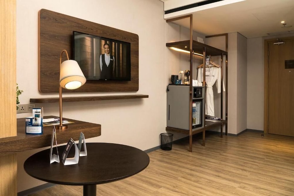 Mercure Jakarta Gatot Subroto 46/78