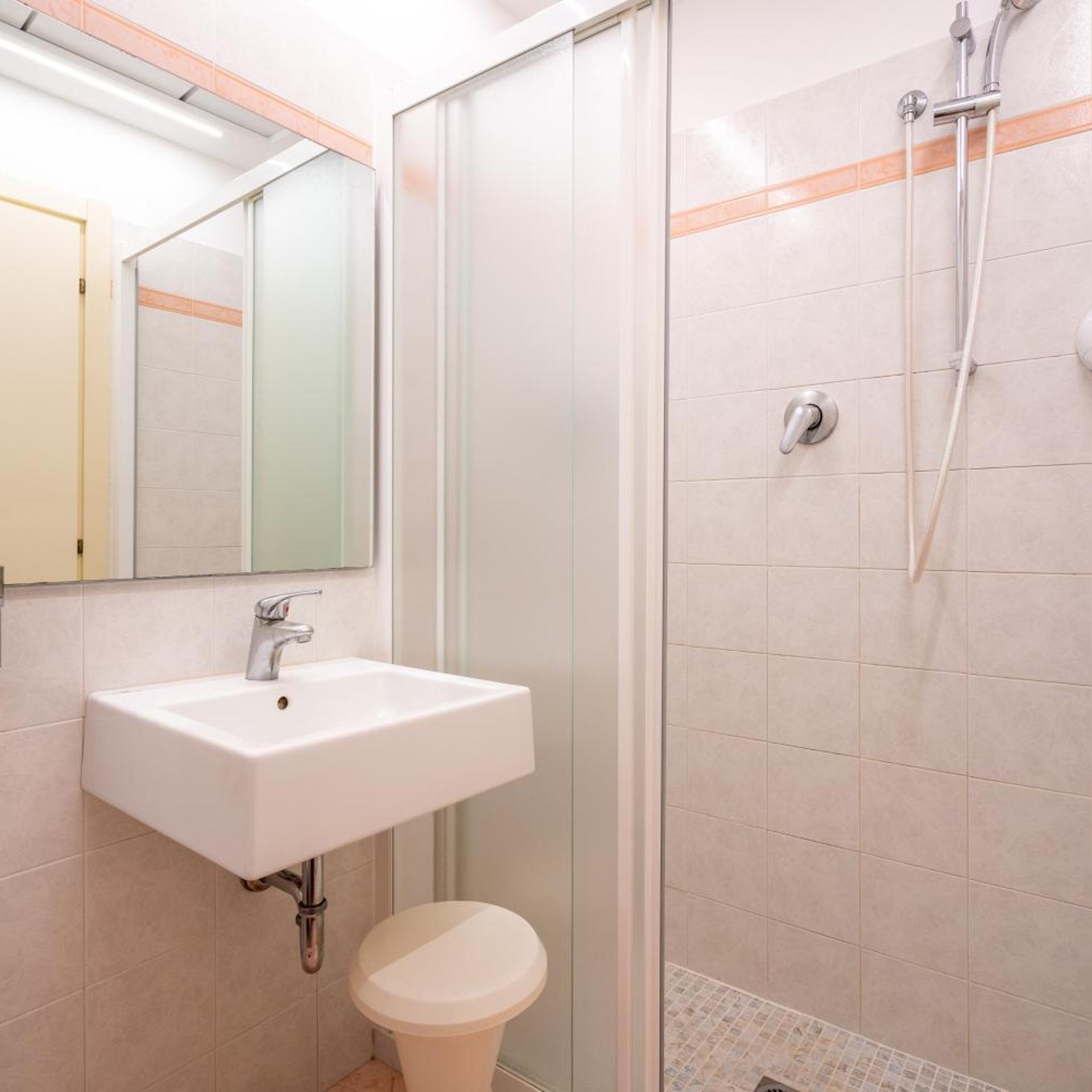 غرفة رباعية بشرفة، HOTEL ASTOR RIMINI 3/4