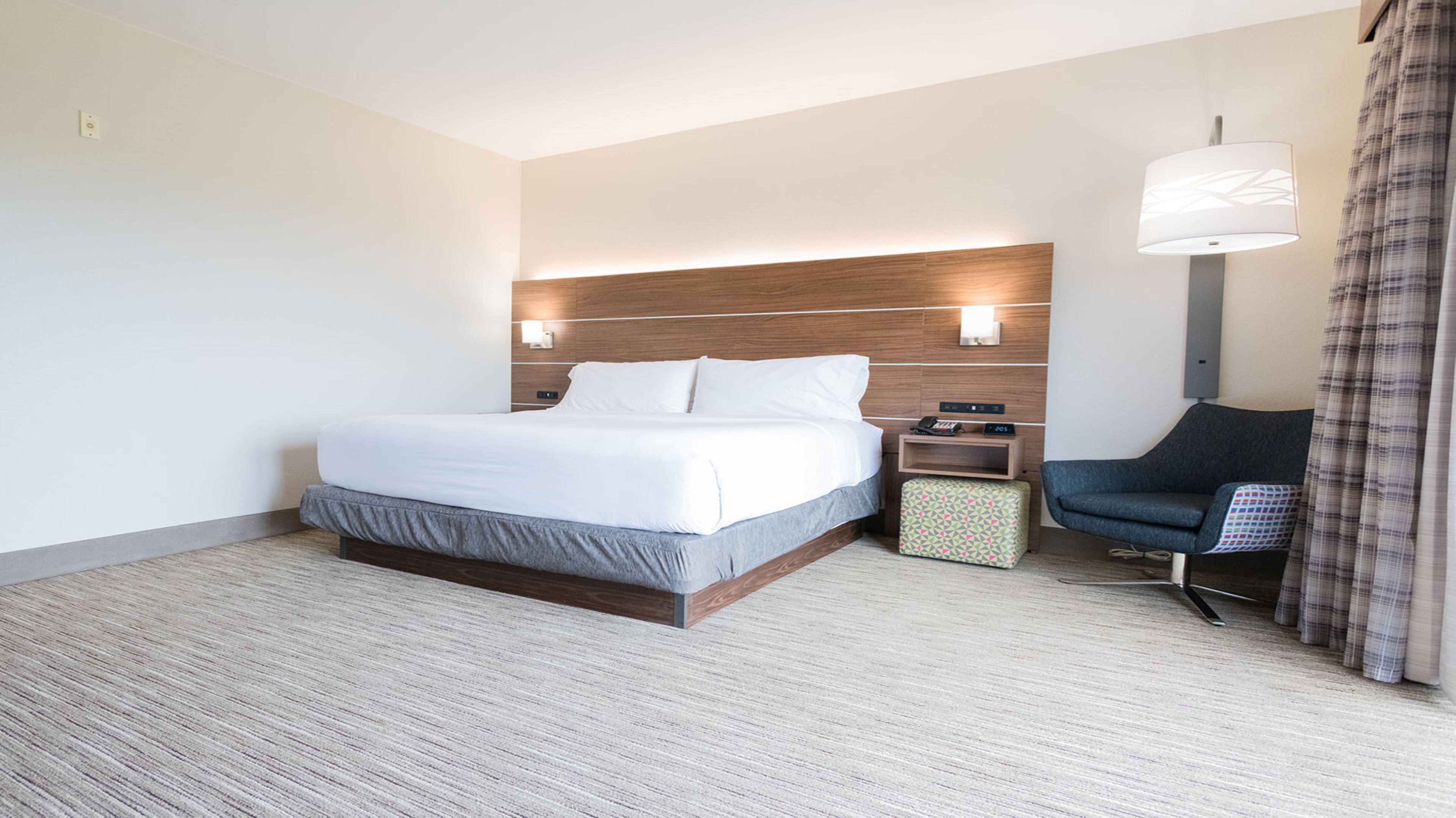 Holiday Inn Express Hotel Suites Lexington Nw the Vineyard 12/50