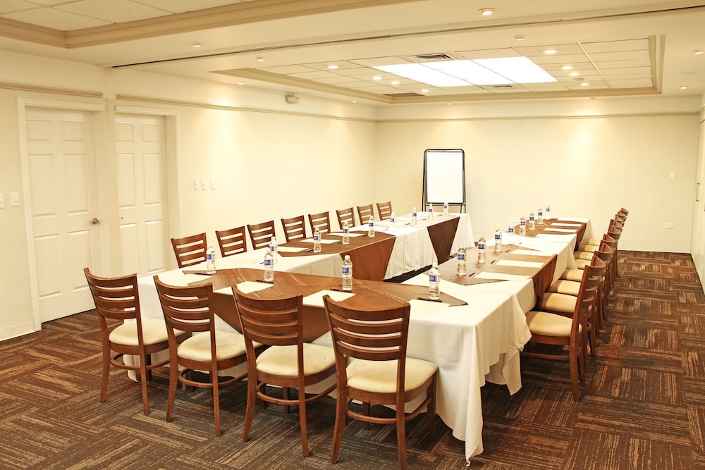 Hotel Plaza de Oro 39/43