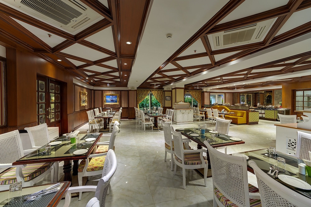 MAYFAIR Palm Beach Resort 54/74