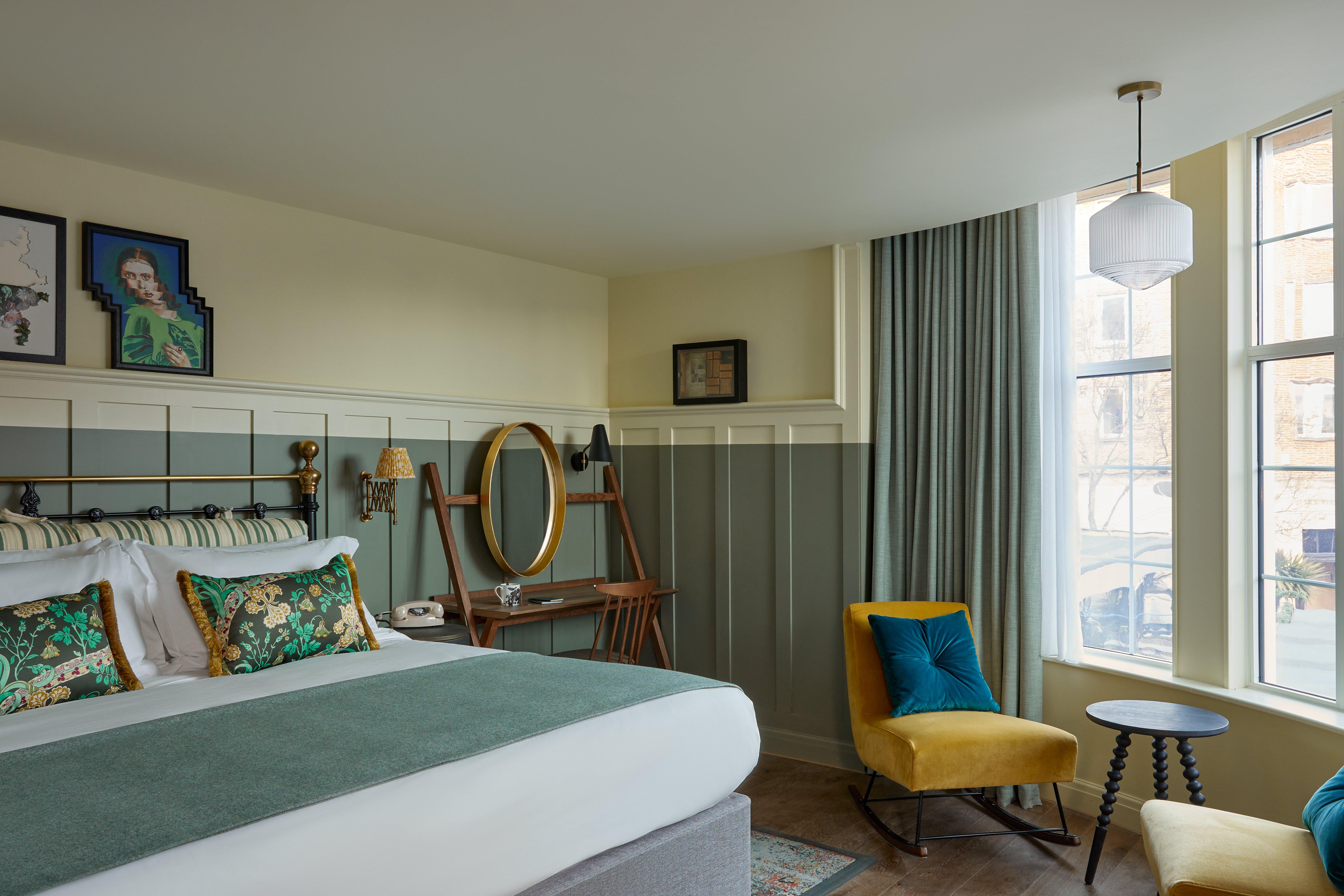 Suite, King Bed, Fireworks Bath