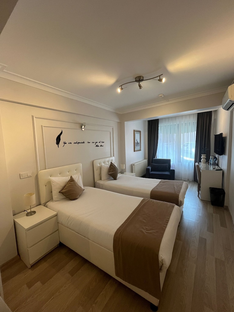 DELUXE, TWIN BEDS