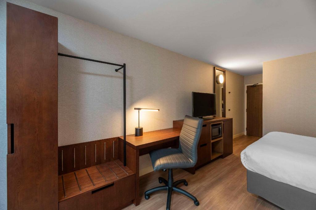 Efficiency, 2 Double Beds