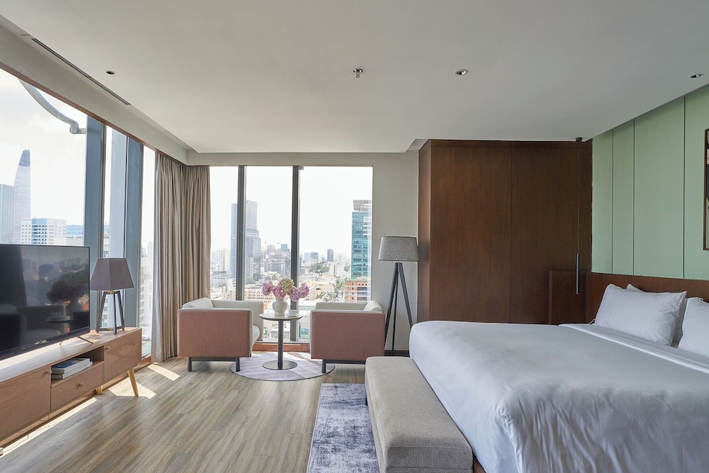 Signature By M Village Le Thanh Ton, a brand of Modern Village Lifestyle 9/59