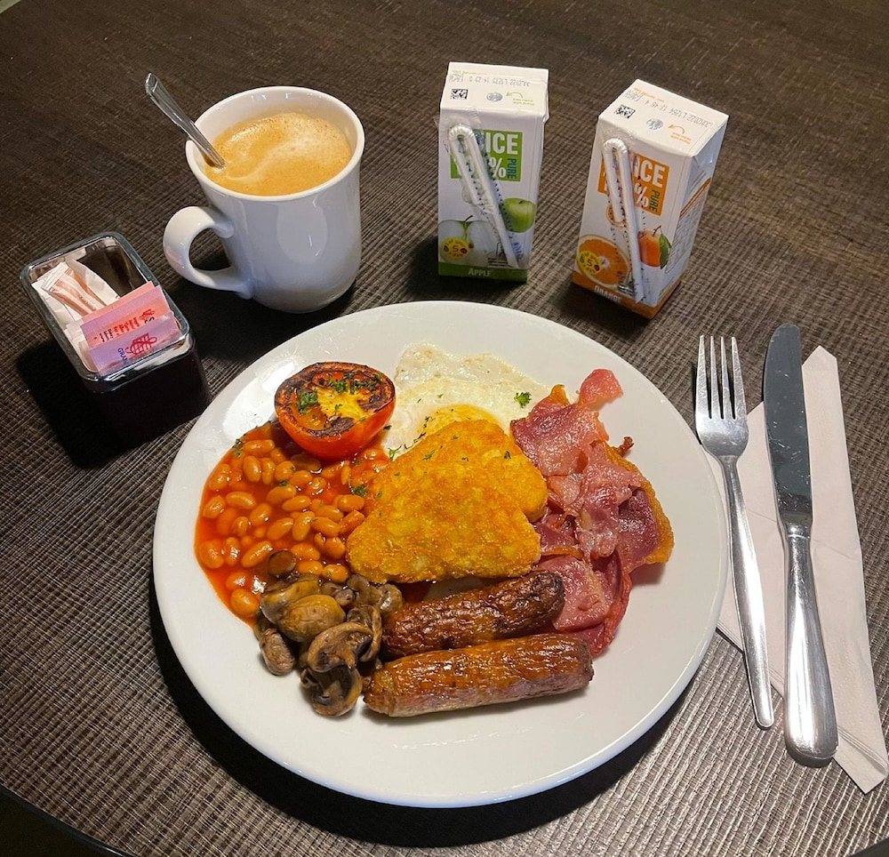 Travelodge Liverpool Central Queens Dock and Arena 13/27