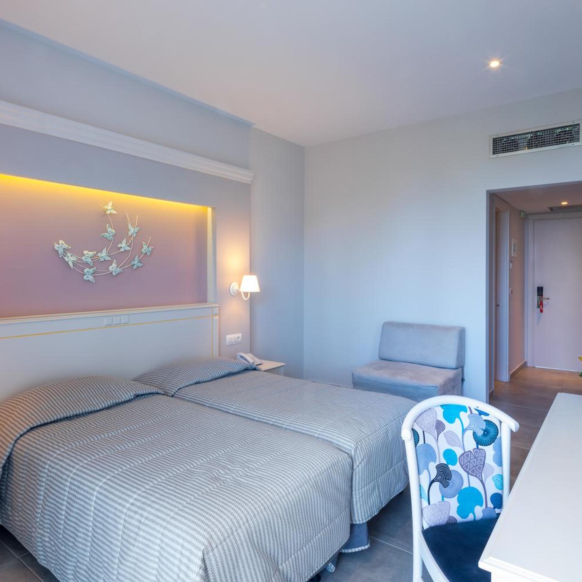 TWIN/DOUBLE ROOM SUPERIOR SEA VIEW