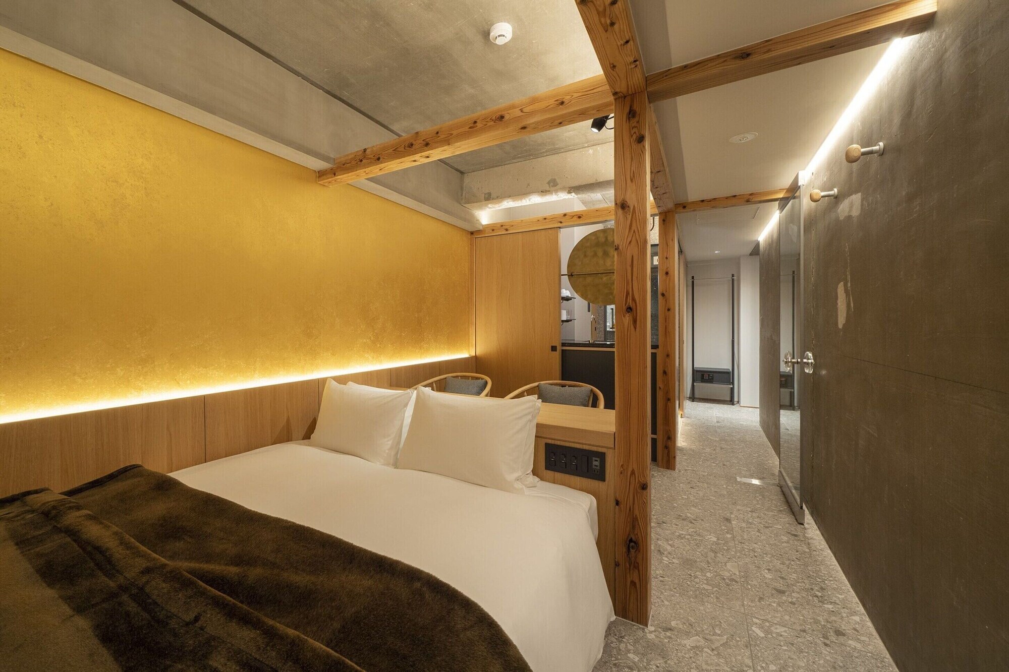 ROOM, DOUBLE BED