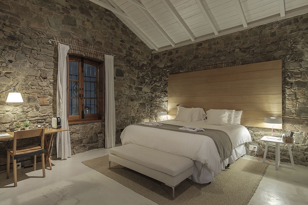 Charco Hotel 12/50