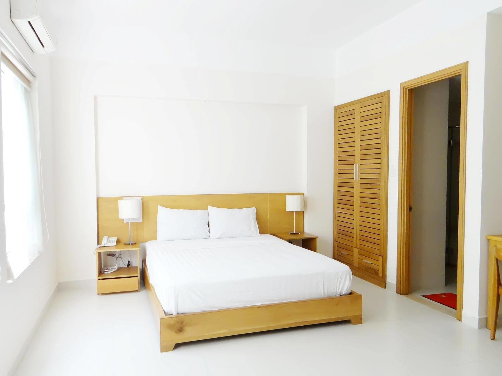 BASIC, STUDIO, KITCHENETTE