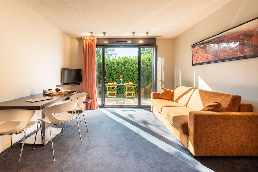 DUPLEX, APARTMENT