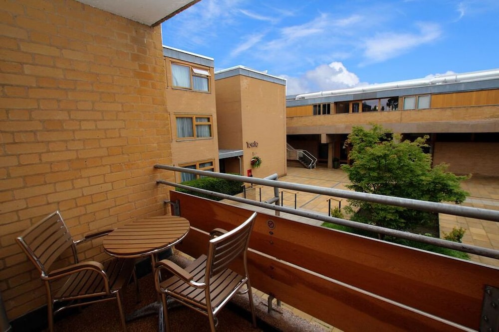 College Court 26/27