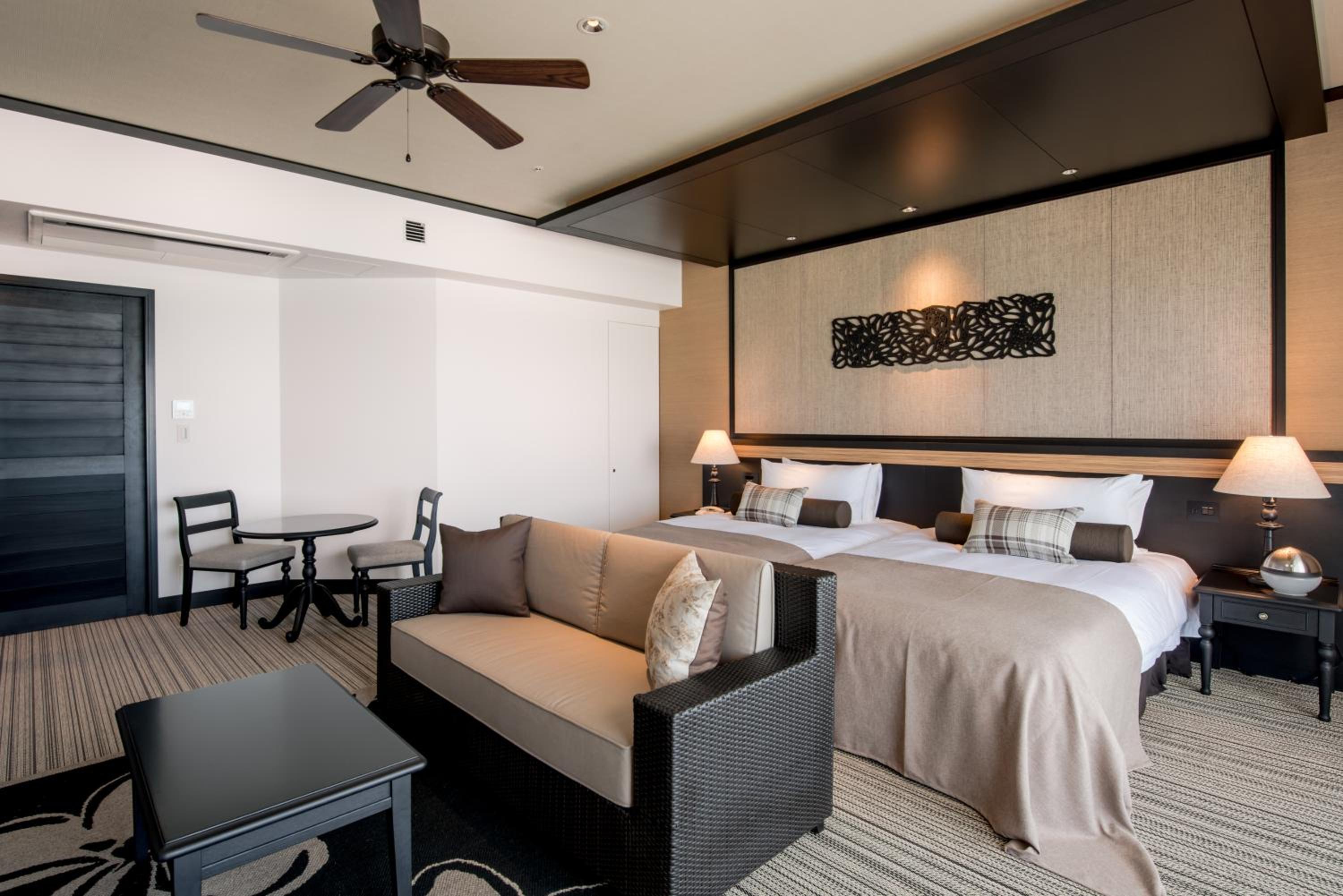 Hollywood, Twin Beds, Partial Ocean View, Corner