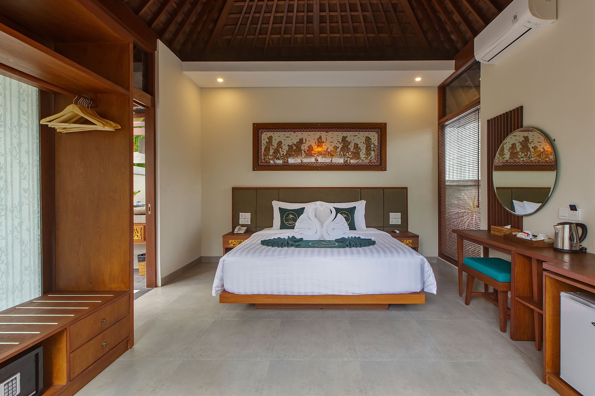 Deluxe, King Bed