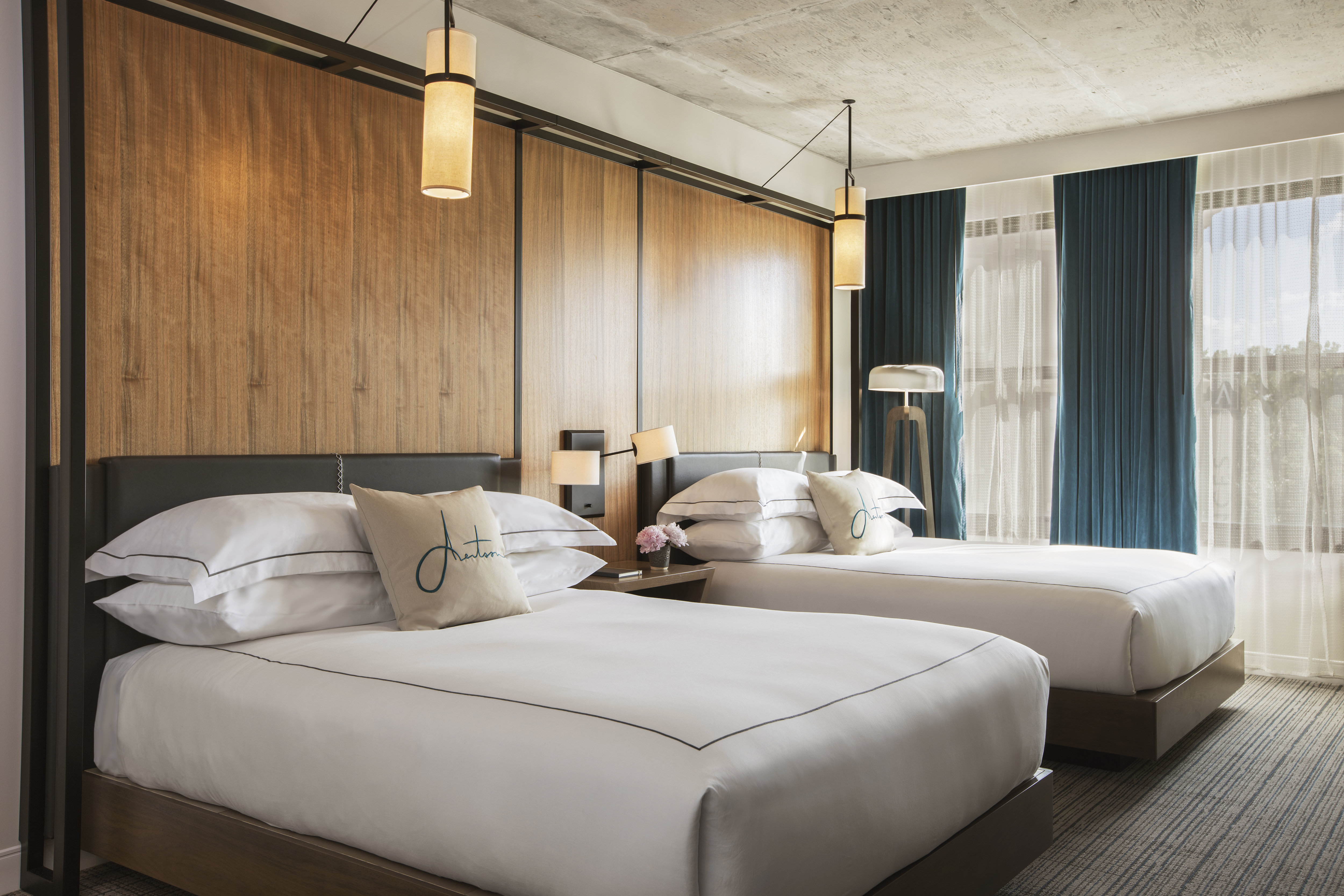 Premier, 2 Queen Beds, Accessible