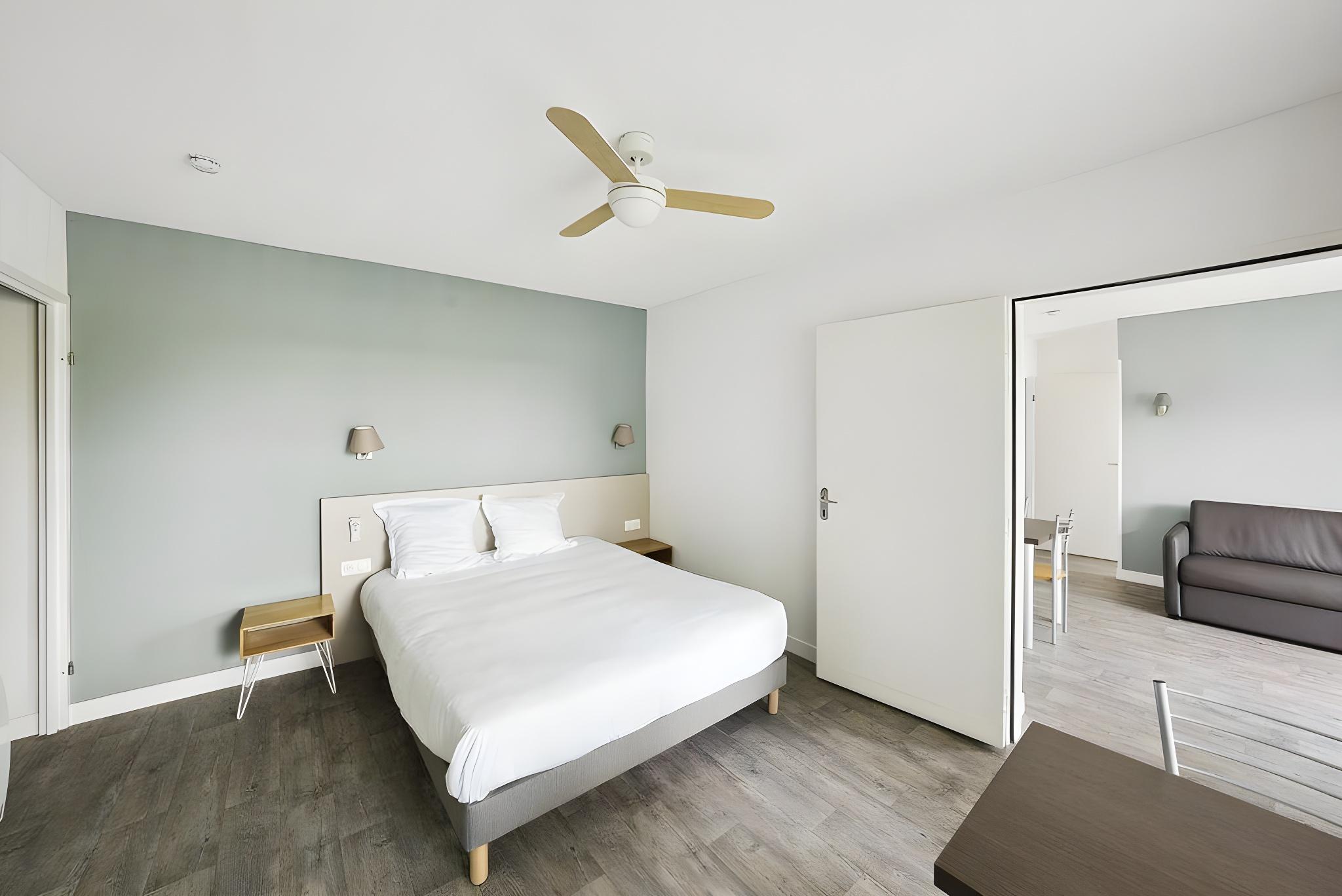 Adjoining, Studio, Suite, Apartment, Single Bed