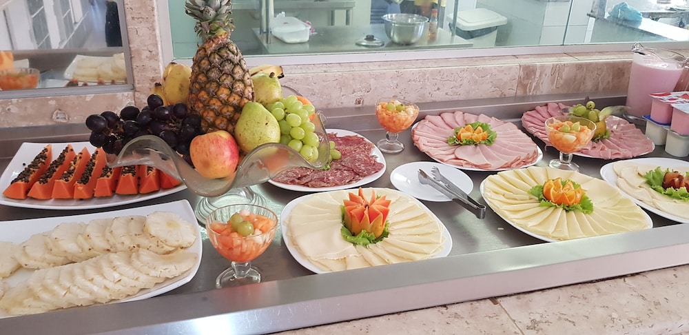 Golden Beach Hotel 68/86