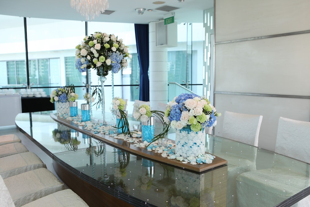 One 15 Marina Club 44/66
