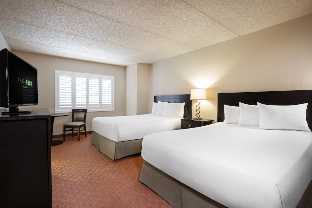 West, Luxury, 2 Queen Beds