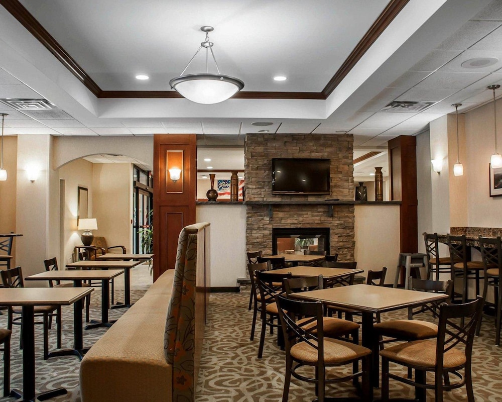 Comfort Inn & Suites Watertown - 1000 Islands 43/54