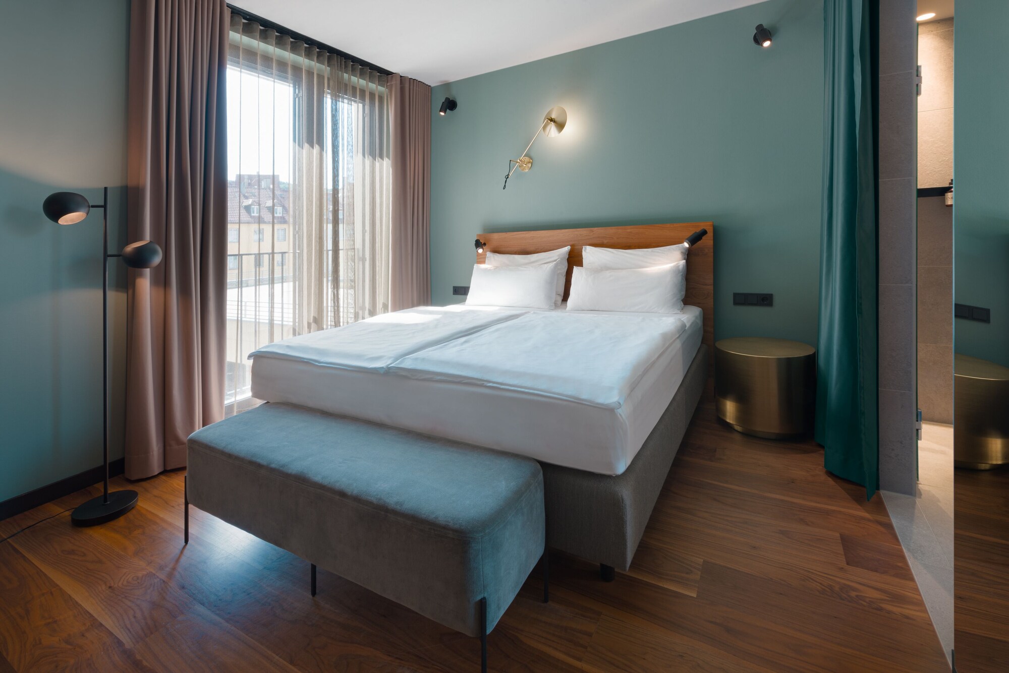 Backstage, King Bed