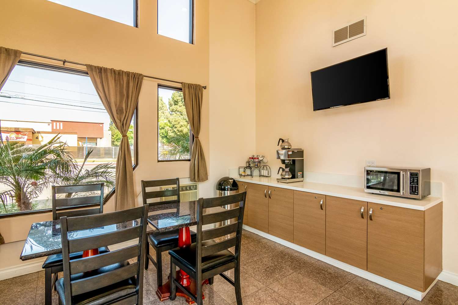 Rodeway Inn Artesia Cerritos 4/10