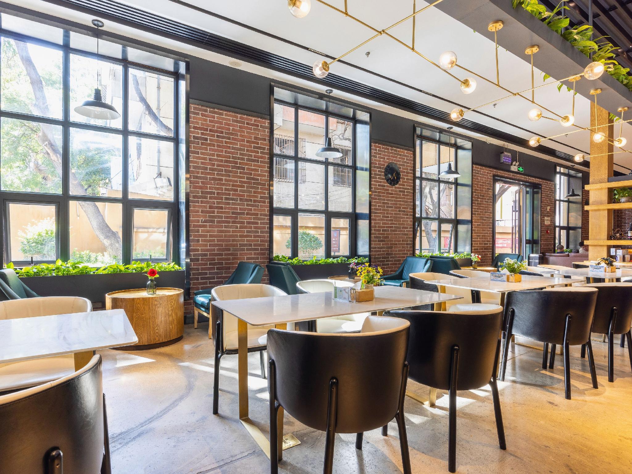 James Joyce Coffetel (Lanzhou Railway Station) 30/42