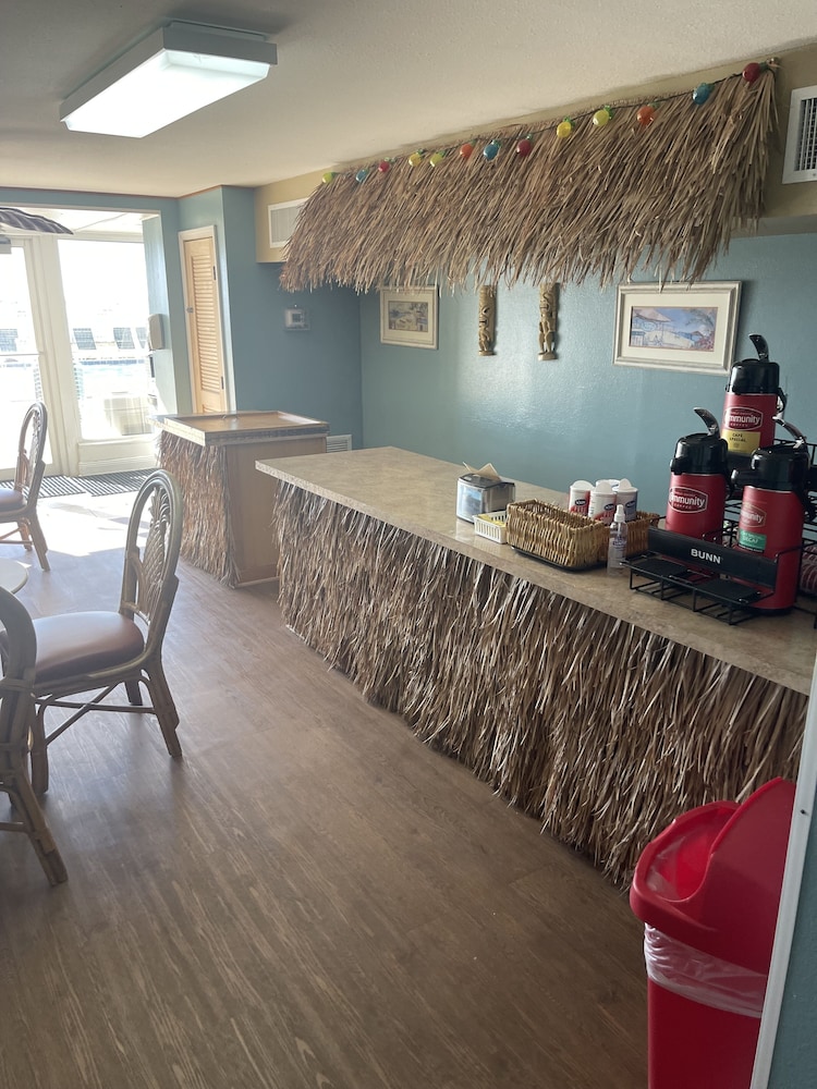 Destin Holiday Beach Resort 10/50
