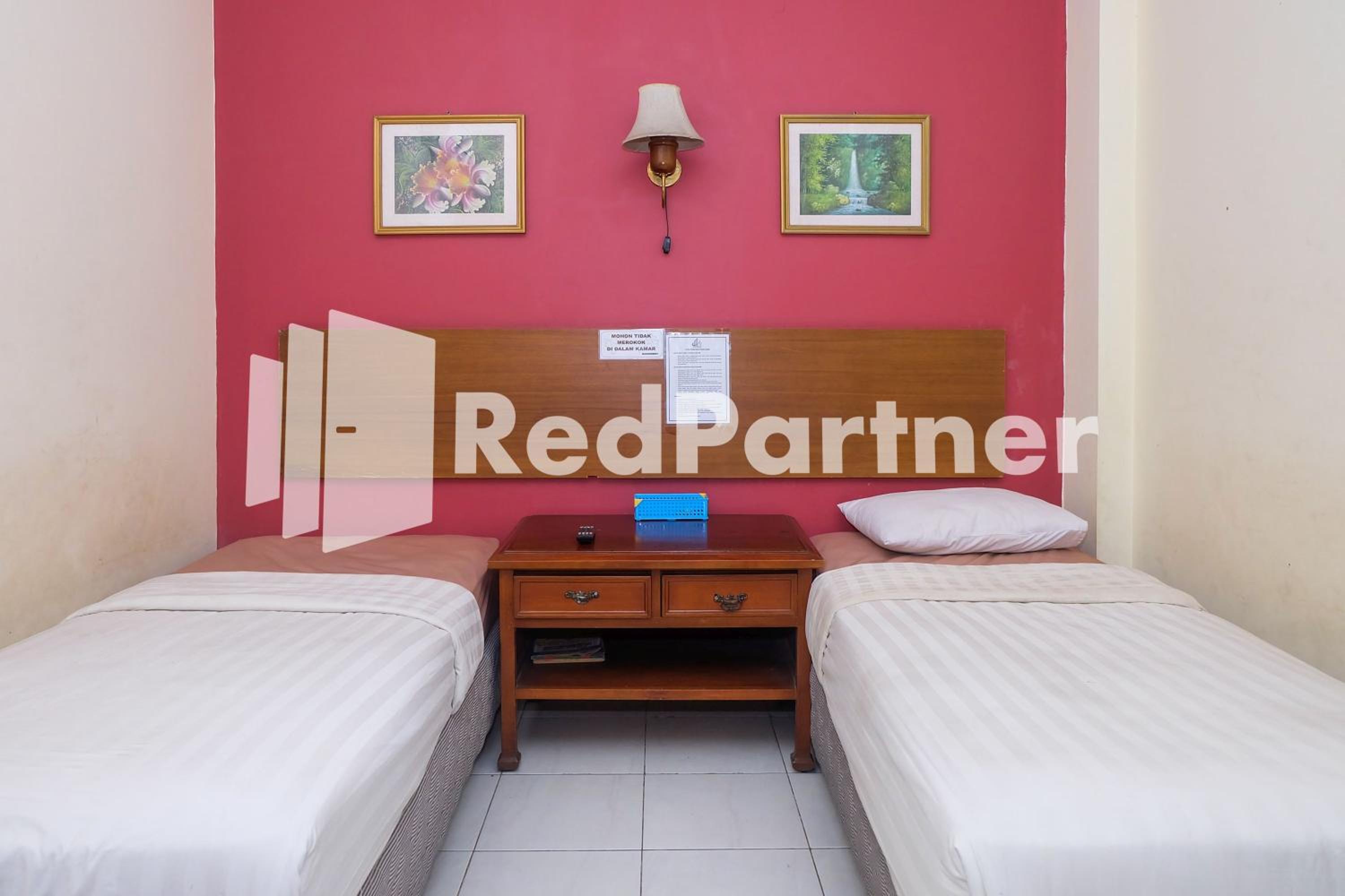 غرفة ديلوكس بسريرين منفصلين، Reddoorz At Palasari 6/10