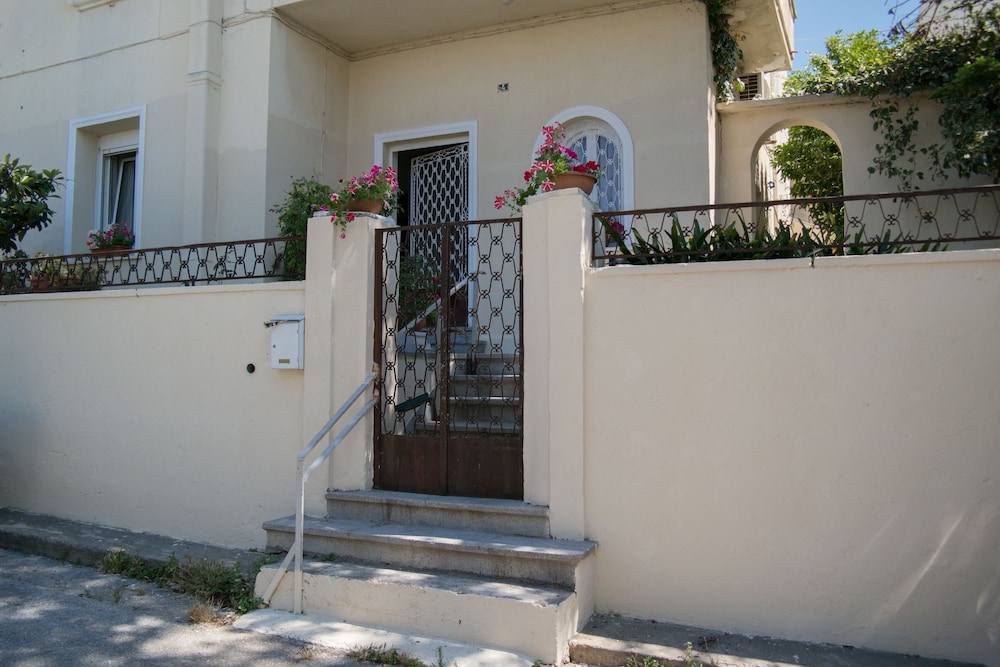 Alexandra Apartments 14/34