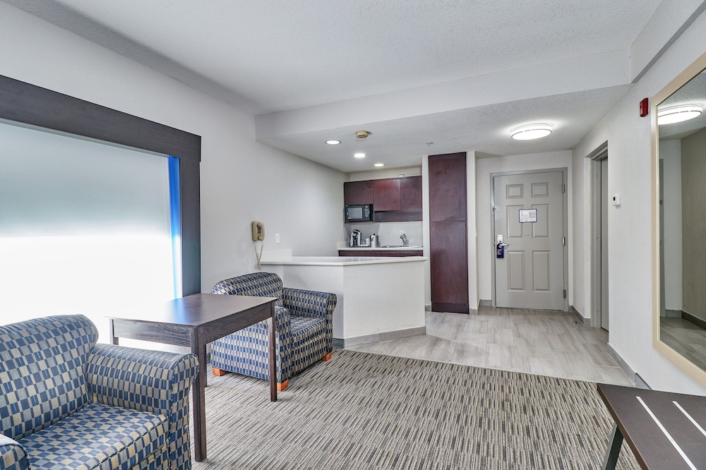 Holiday Inn Express Hotel Suites Clearwater Us 19 N 48/71