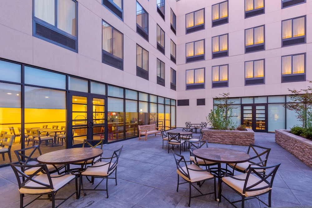 Staybridge Suites Seattle Fremont 6/61