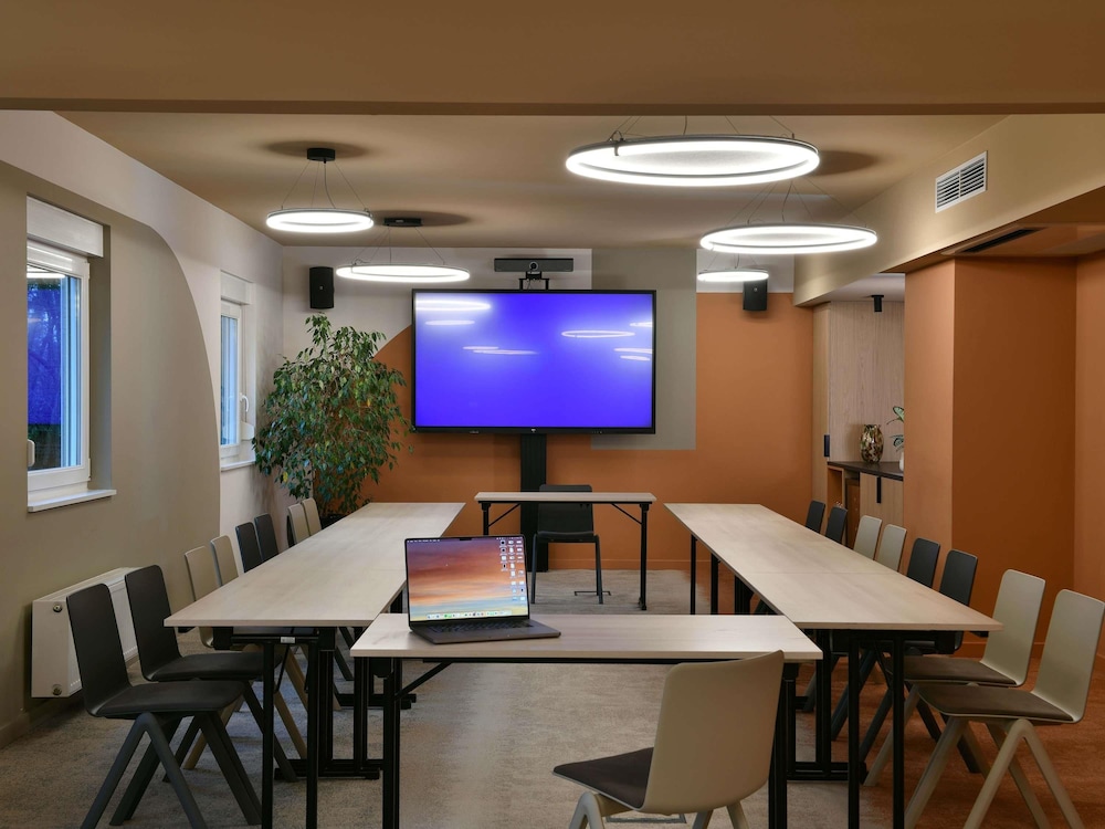 Ibis Styles Charleroi Airport Aero44 49/57