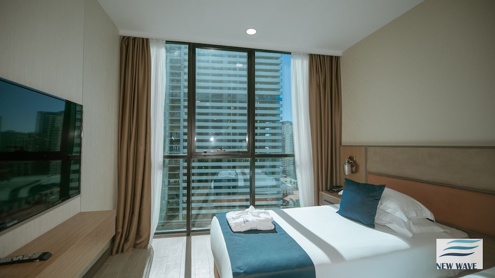 New Wave Hotel 17/48