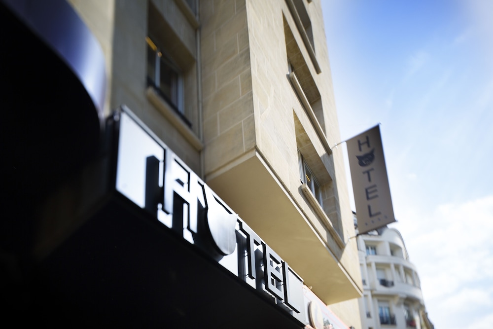 Hotel Le Chat Noir in PARIS