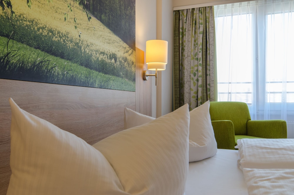 Garden Hotel 30/40