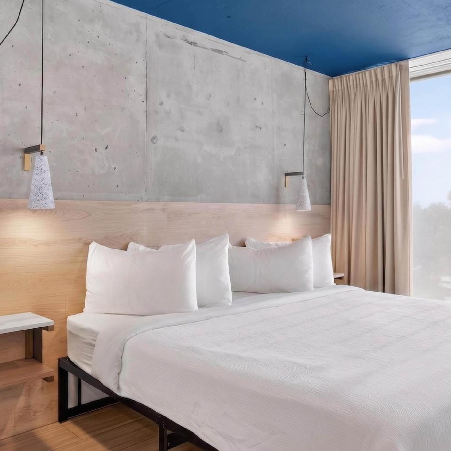 Deluxe, Queen Bed