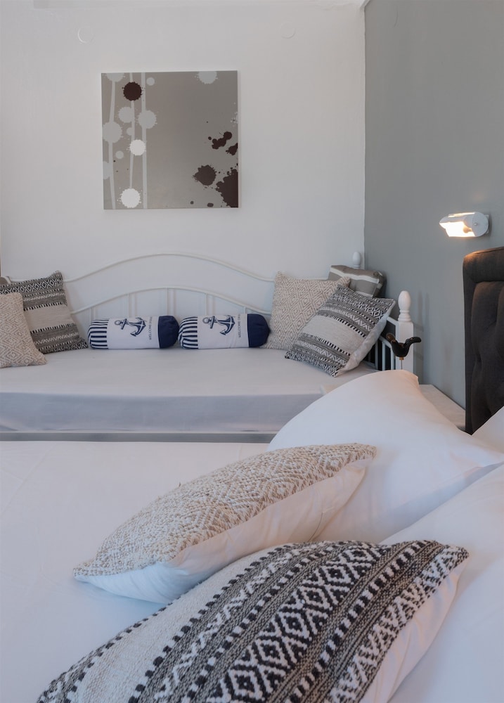 Pasiphae Hotel 32/64