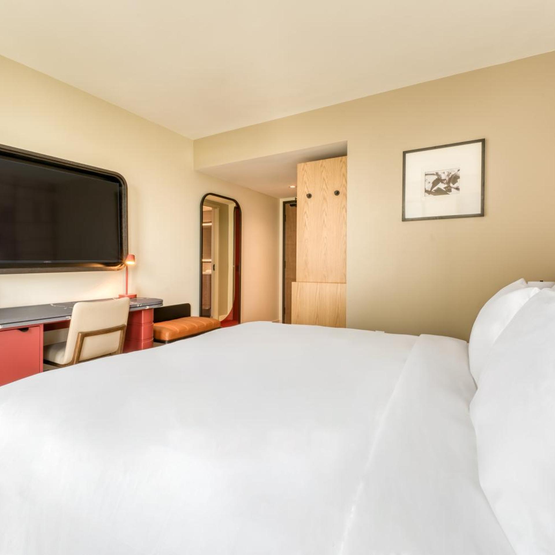 Room, King Bed, Queen Bed, Accessible