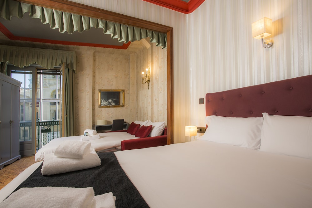 ROOM, TRIPLE