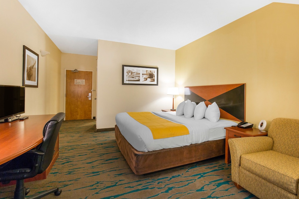 Gateway Hotel Suites Ascend Hotel Collection 13/33