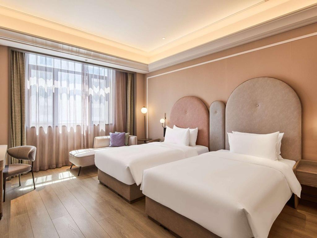 DELUXE, TWIN BEDS