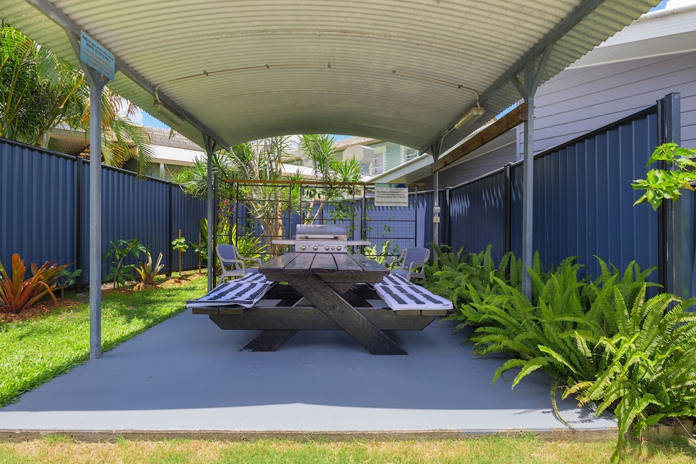 Tin Can Bay's Sleepy Lagoon Motel 15/42